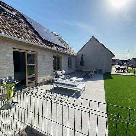 Cosy Polder House Near The Coast *